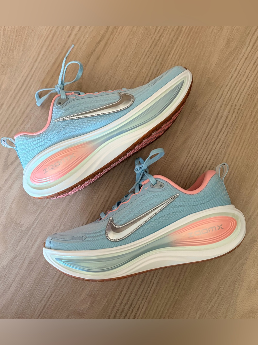 Nike Women’s Nike Vomero Plus size 8.5 / mens 7 blue pink sliver